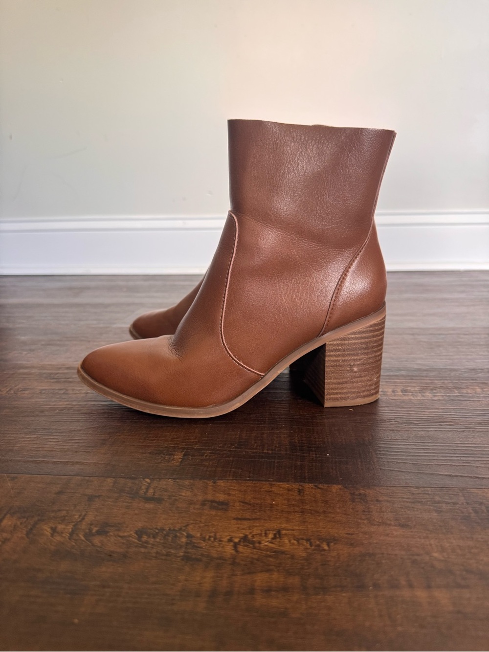 Universal Thread Tan Brown Leather Block Heel Ankle Boots
